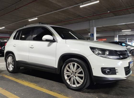 VOLKSWAGEN TIGUAN 2.0 TSI 16V TURBO GASOLINA 4P TIPTRONIC VOLKSWAGEN TIGUAN 2.0 TSI 16V TURBO GASOLINA 4P TIPTRONIC